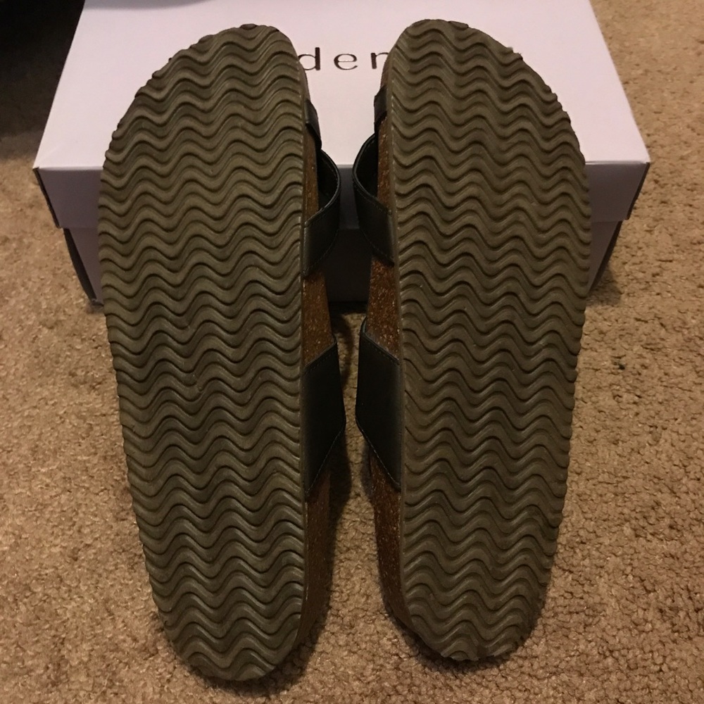 Sandal - Picture 3 of 4